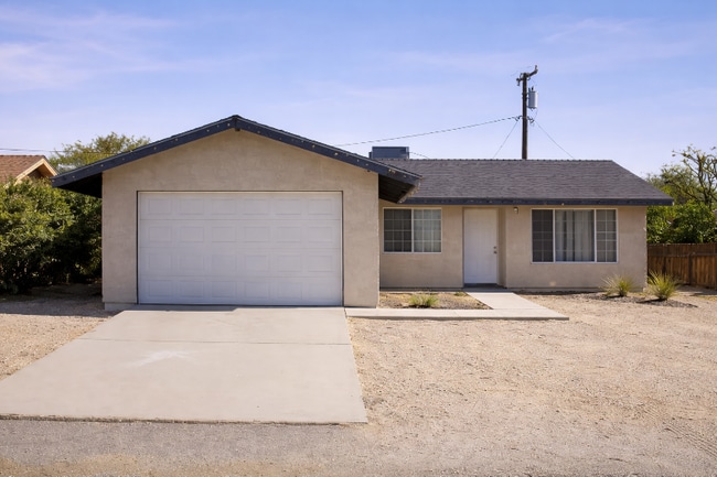 Building Photo - 16150 Vía Montana