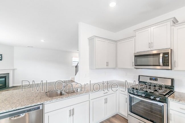 Photo - 8019 Rowling Dr