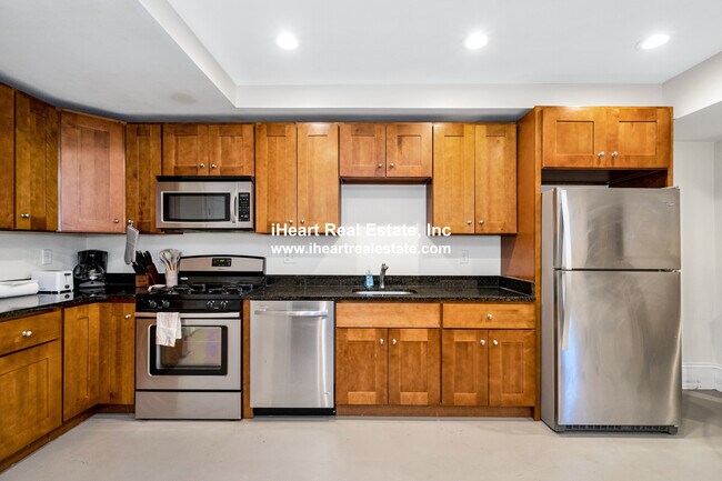 Photo - 29 Commonwealth Ter Unidad B