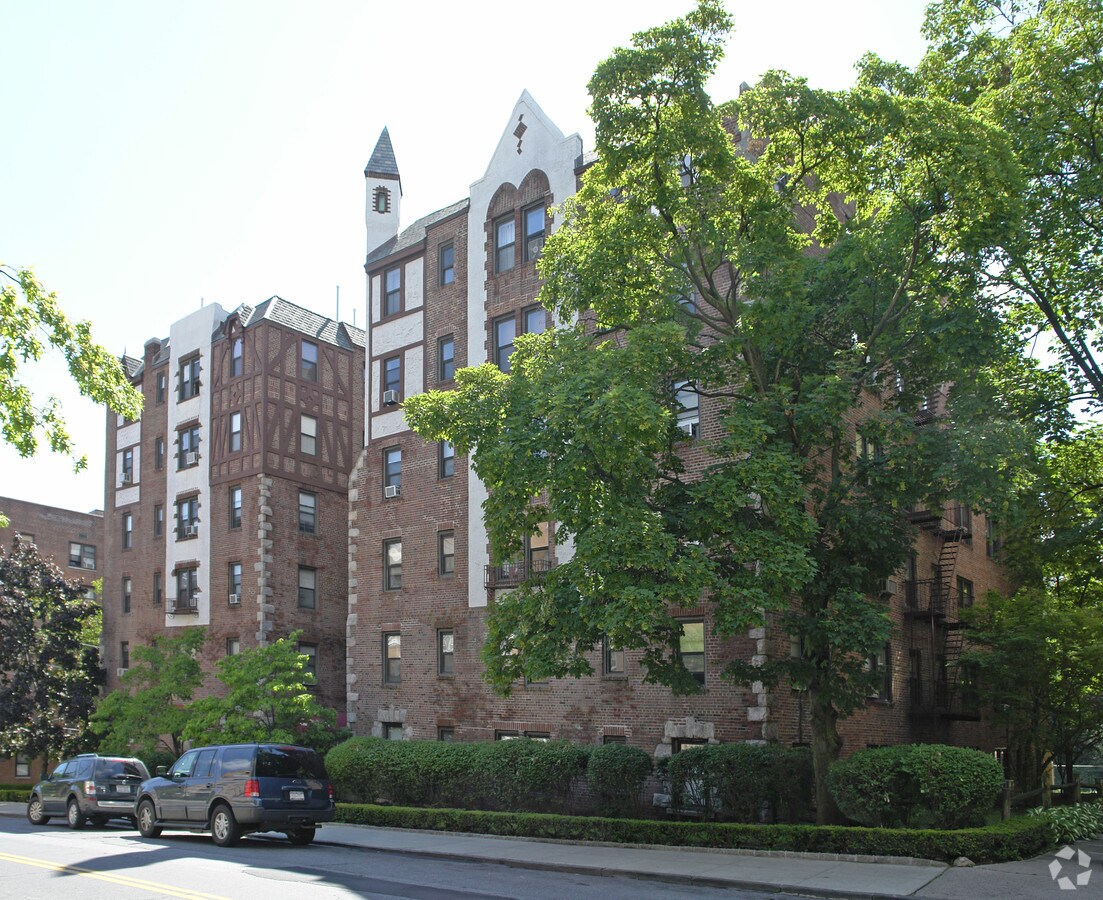 The Wellington - The Wellington Apartments