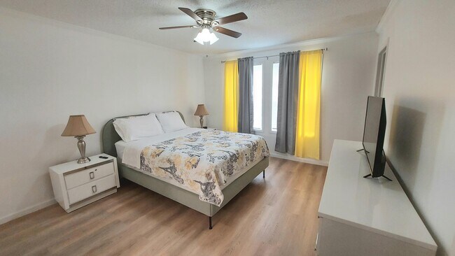 Photo - 1401 W 9th St