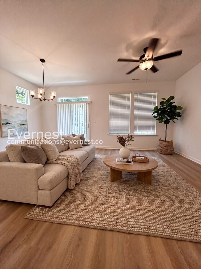 Photo - 630 Austin Dr
