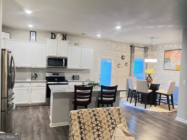 Photo - 1775 Labonte Pkwy