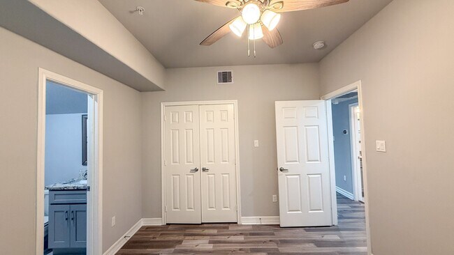 Photo - 7823 Gladstone St Unidad B2