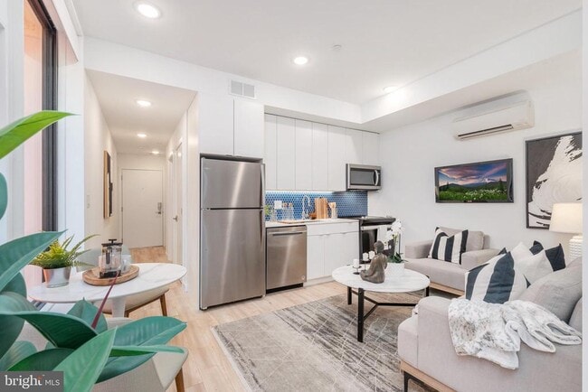 Building Photo - 1131-39 N Front St Unit 401