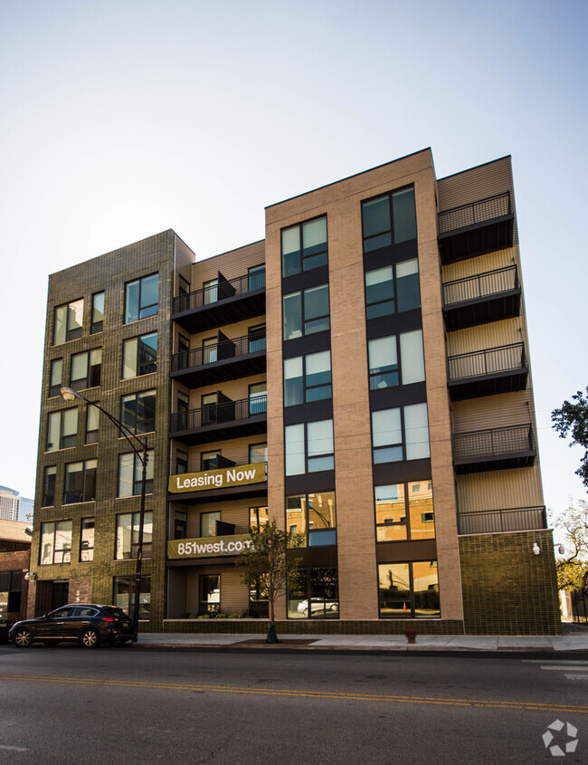 Building Photo - 851 W Grand Ave Rental