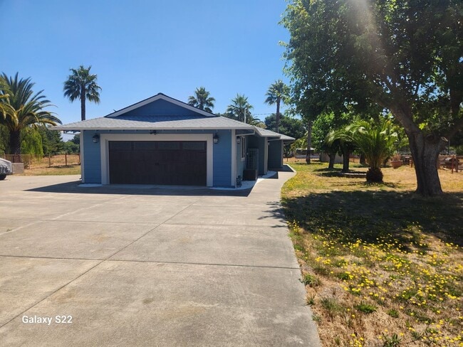Building Photo - Must See, Incredible 3 bedroom, 2 bathroom... Rental
