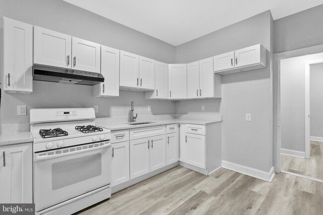 Photo - 3231 Hope St