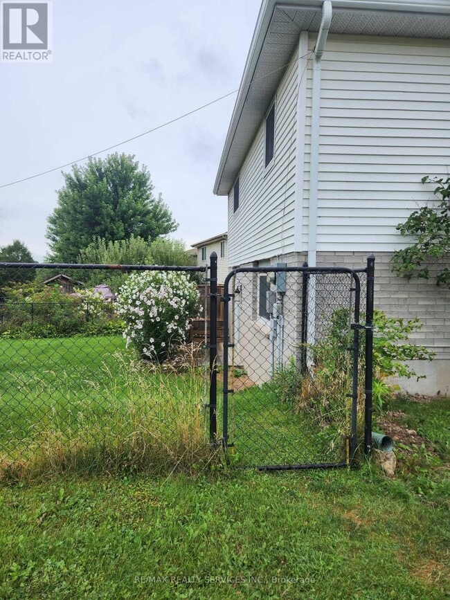 Photo - 464 Thorndale Dr