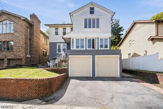 Photo - 773 Kingsland Ave