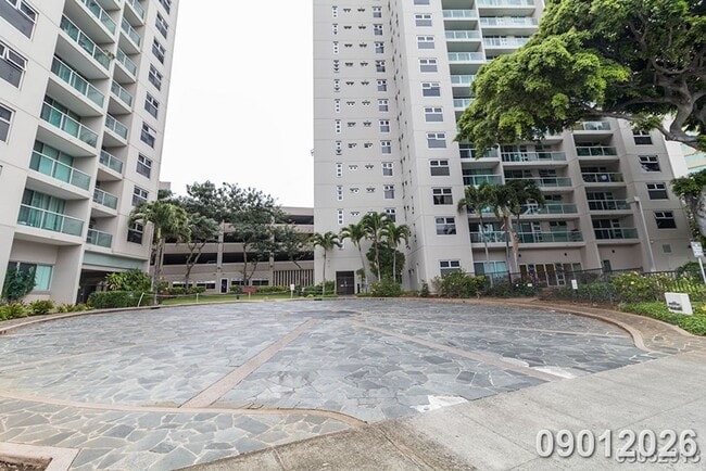 Photo - 1450 Young St