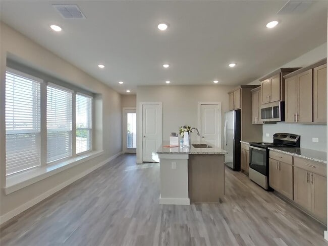 Photo - 612 Lindheimer Ln