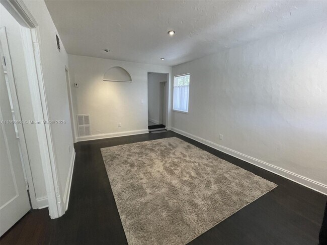 Photo - 500 NE 70th St Unidad 2nd floor