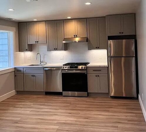 Building Photo - "Charming 2-Bedroom Sanctuary in the Heart of San Francisco – 800 Sq. Ft. of Cozy Comfort!"