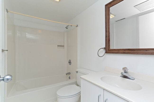 Photo - 301 Post Rd E Unidad APT 18