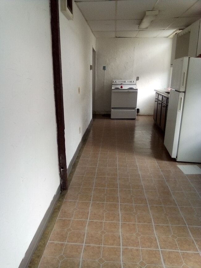 Photo - 153 Main St Unit Huge Sunny 1-Bdrm