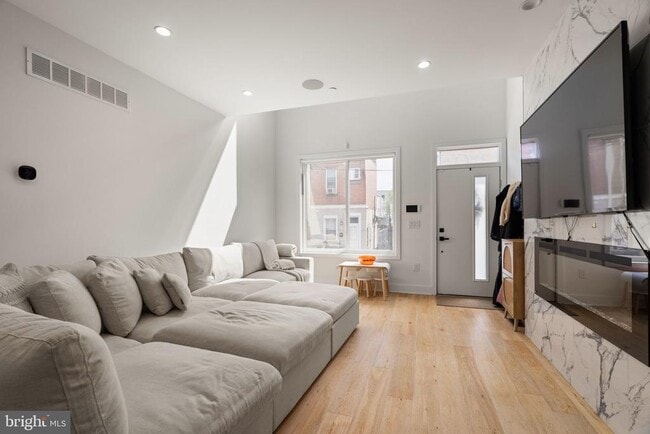 Photo - 2409 Oakford St