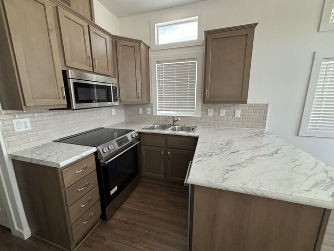 Photo - 303 N Lindsay Rd