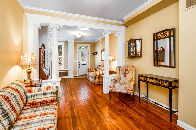 Photo - 903 S Potomac St