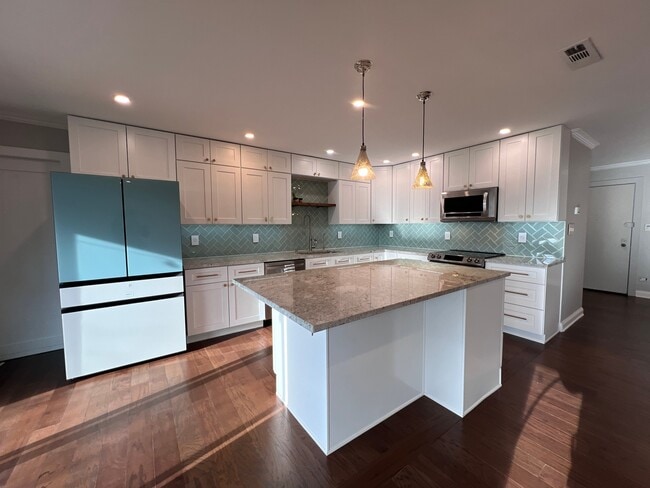 Building Photo - 9242 Gross Point Rd