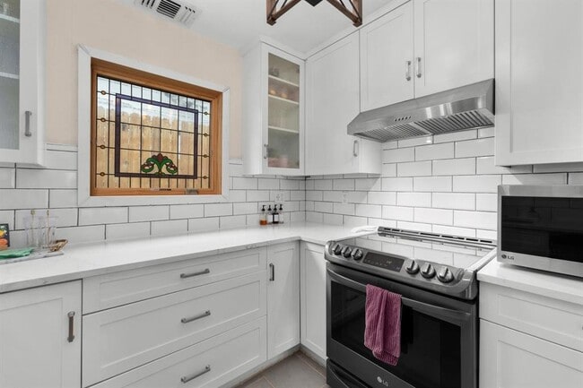 Photo - 4610 Avenue B