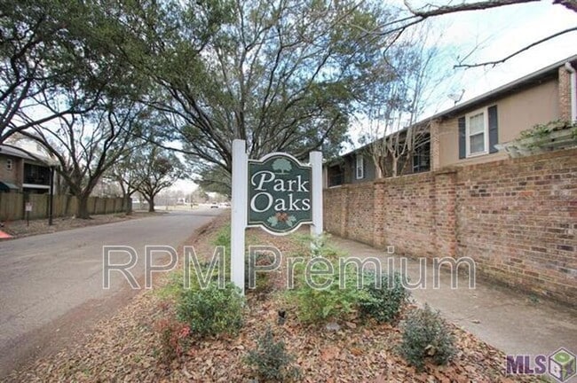 Building Photo - 4625 Parkoaks Dr Unit Apt #33