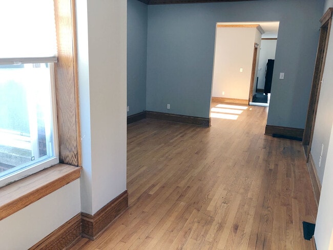 Photo - 1715 W Rascher Ave