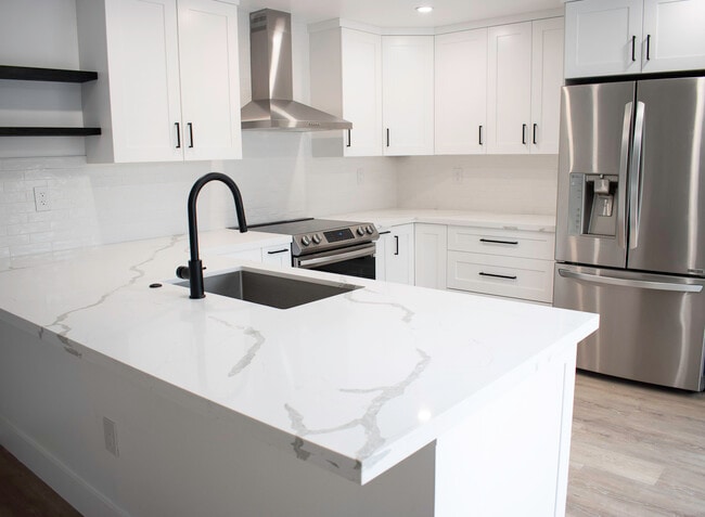 Building Photo - 4706 SW 67th Ave Unit M3 Rental