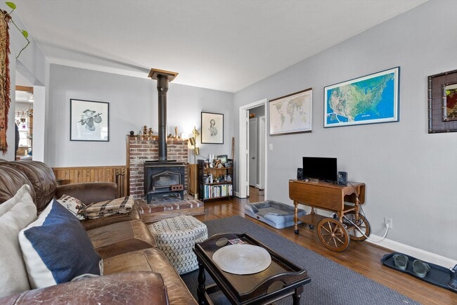 Photo - 844 Linden Hall Rd