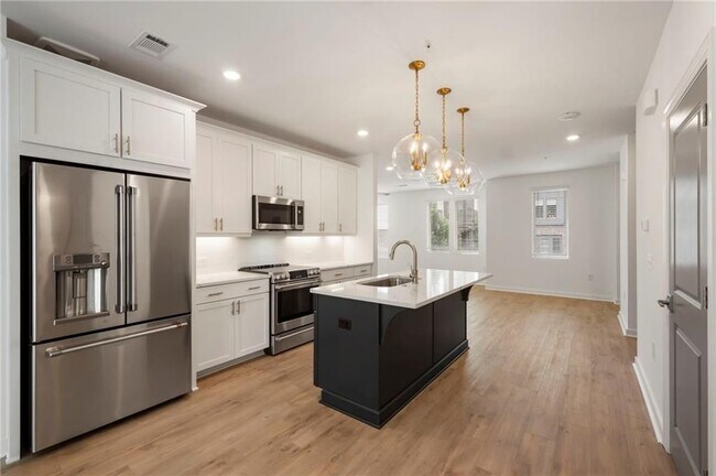 Photo - 388 Pratt Dr SE