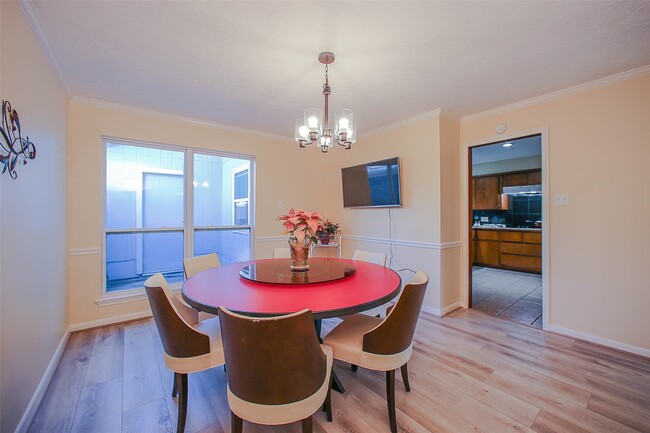 Building Photo - 9511 Sharpcrest St