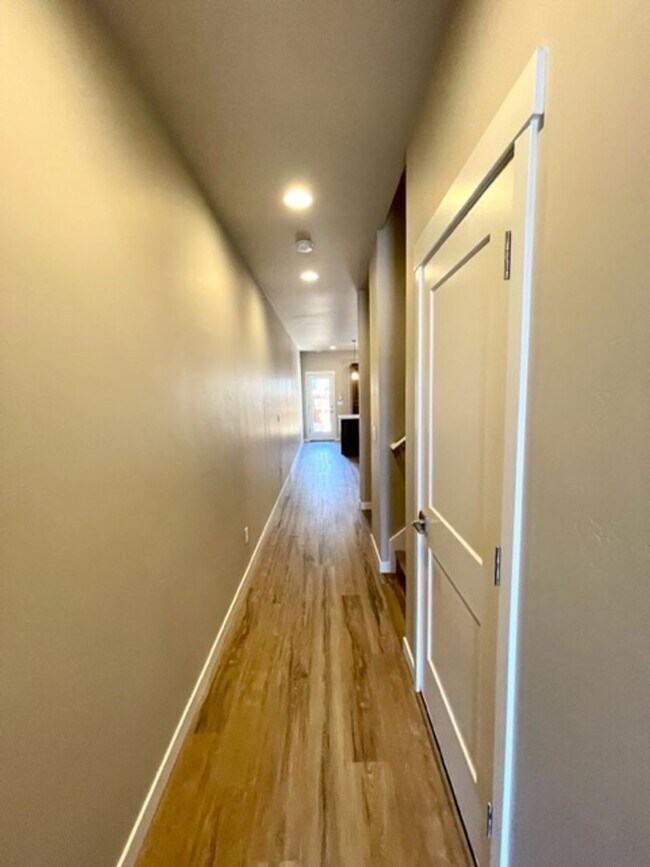 Photo - Jennifer Triplex - 61525-JENN-00 Unit #2