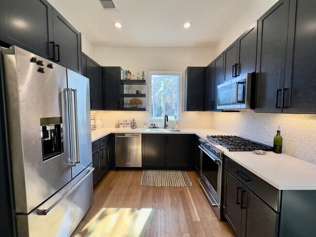 Photo - 2800 E 22nd St