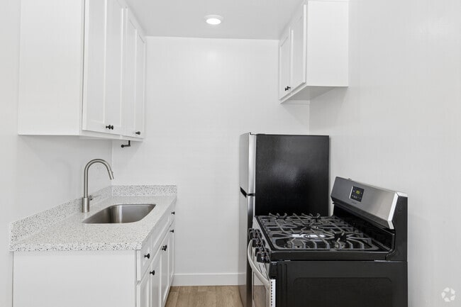 1BR, 1BA - 525SF - Kitchen - The Bryant