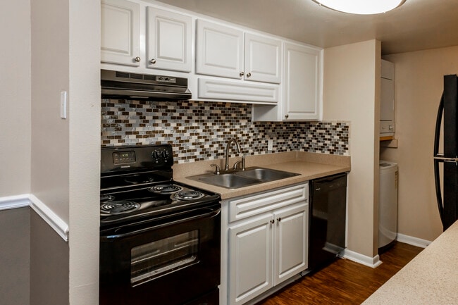 Kitchen - The Avenue Apartments