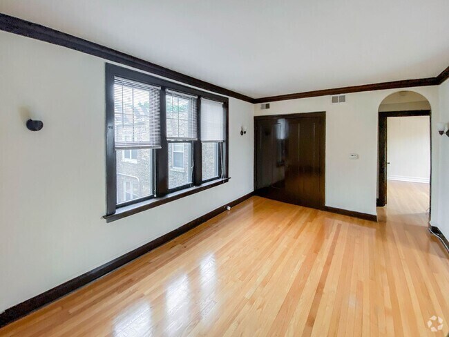 Building Photo - 3620 N Marshfield Ave Unit 3620-2A Rental