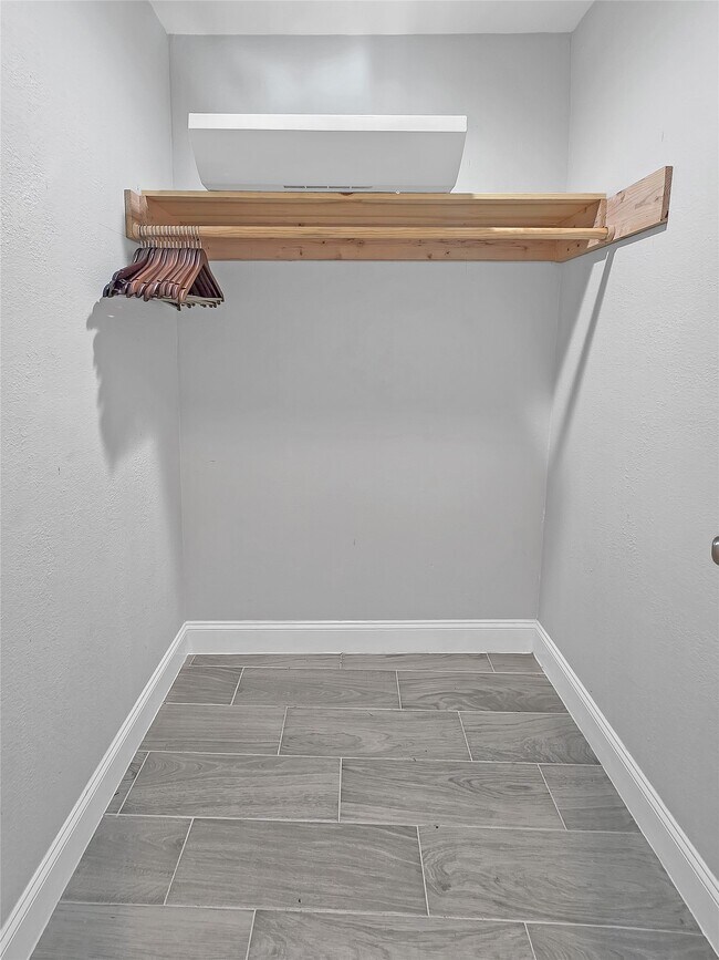 Photo - 7013 Hemlock St