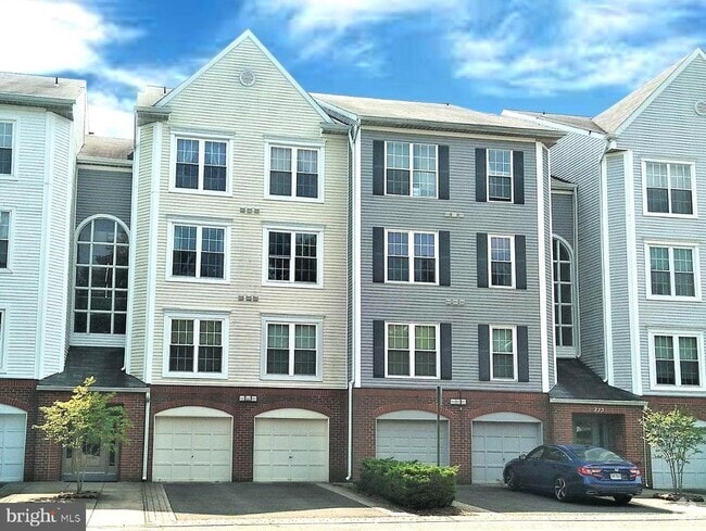 Building Photo - 273 S Pickett St Unit 201 Rental