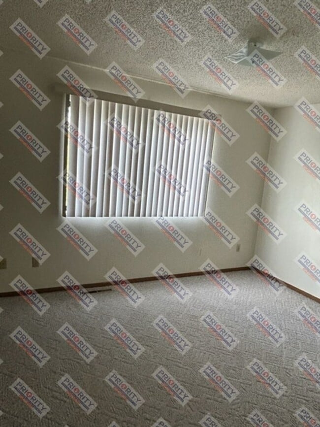 Photo - 2 bedroom, 1.5 bath 922 sqft