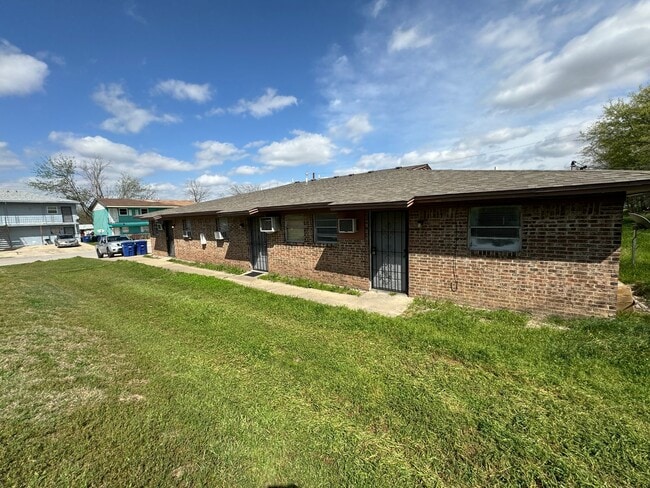 Building Photo - 505 Sunset Ln