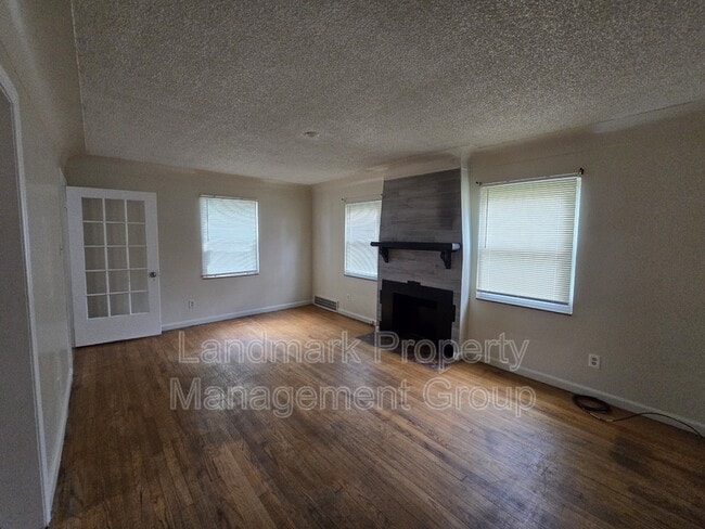 Photo - 15205 Maplewood Ave
