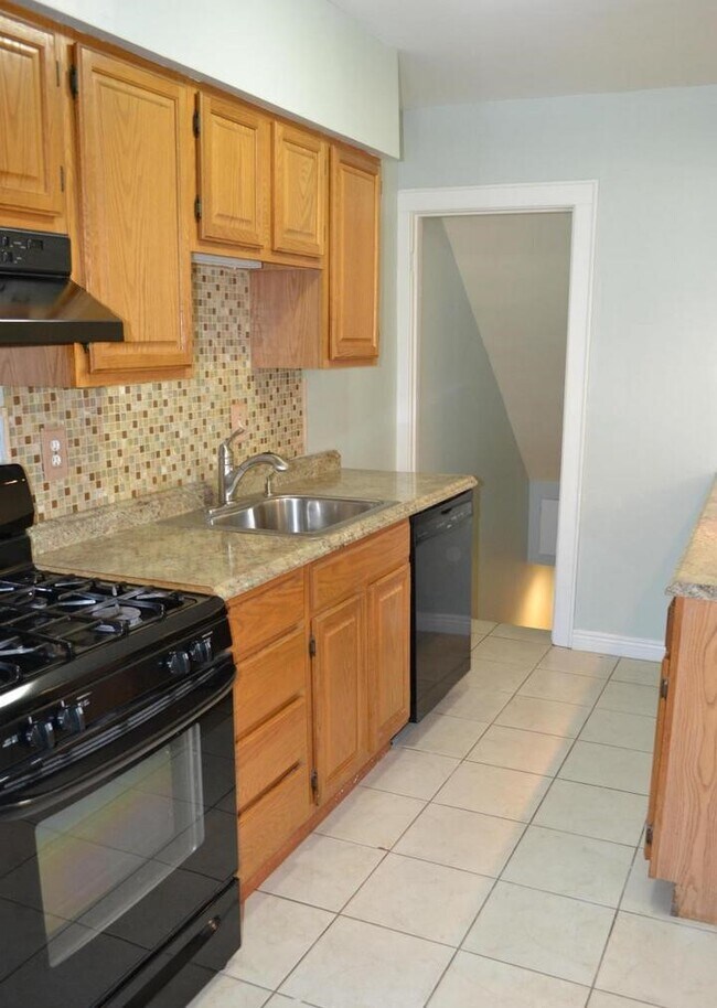 Photo - 7034 Dunbar Rd