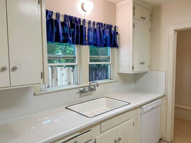 Photo - 4 Bedroom Home for Rent in Chico CA | Large Yard, Near Downtown & Bidwell Park