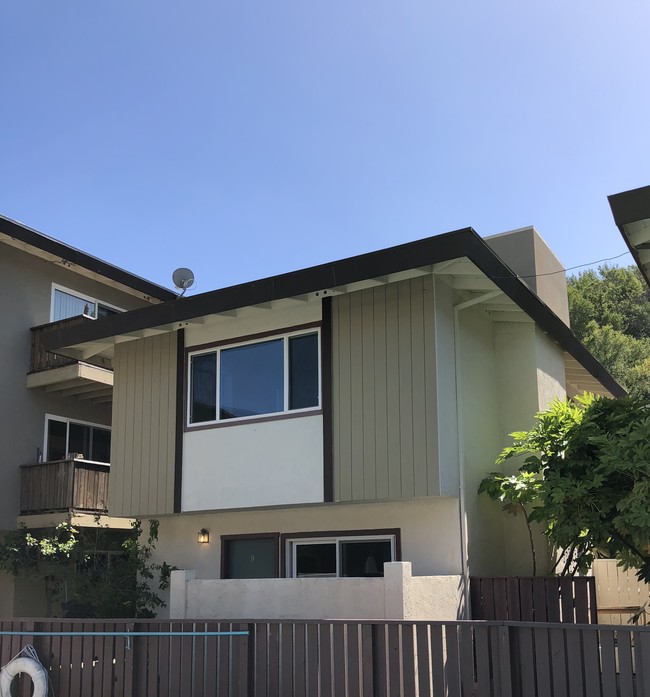 Townhome - 2525 Sir Francis Drake Blvd