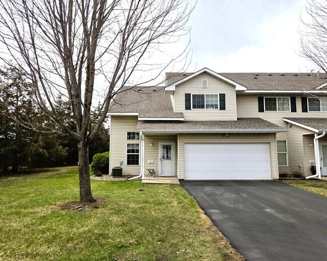 Building Photo - Nice 2 Bedroom 1.5 Bathroom Townhome in Hudson
