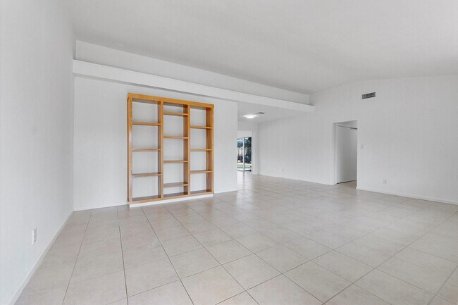 Photo - 1353 SE 7th Ct