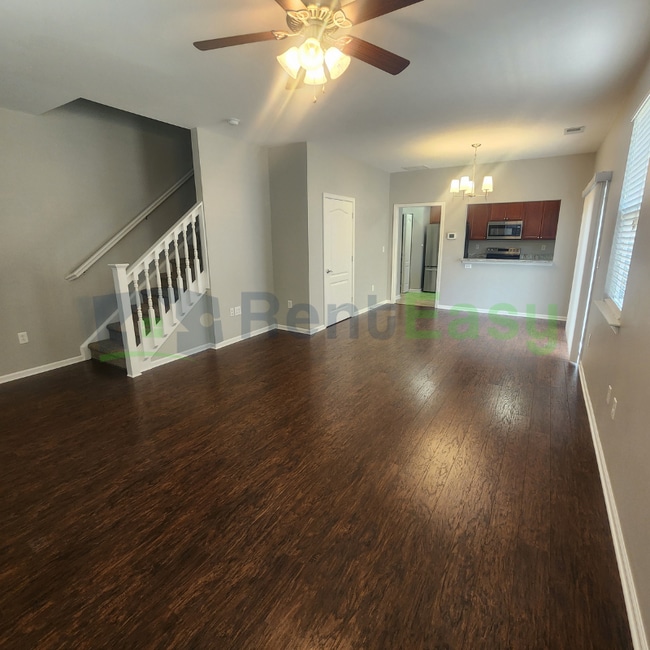 Photo - 402 Oakstone Trail