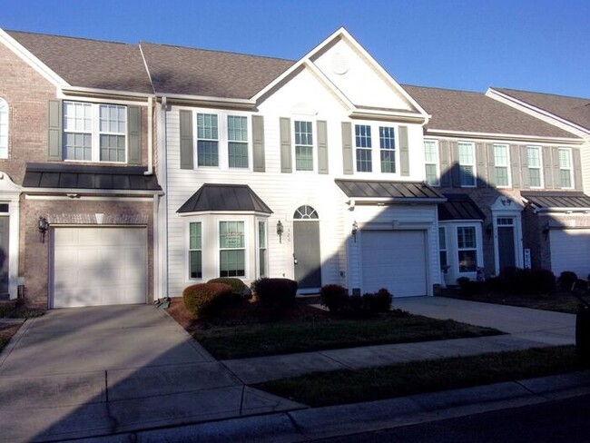 Spacious 3 Bedroom 2 1/2 Bath Townhome in ... - Spacious 3 Bedroom 2 1/2 Bath Townhome in ...