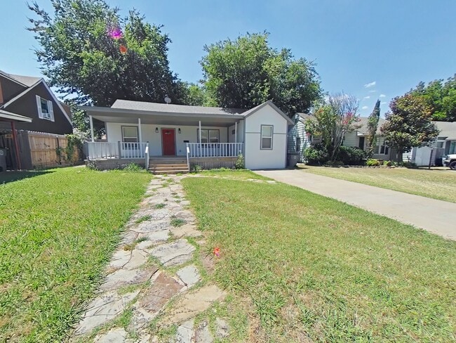 Photo - 1720 NW Cherry Ave Casa