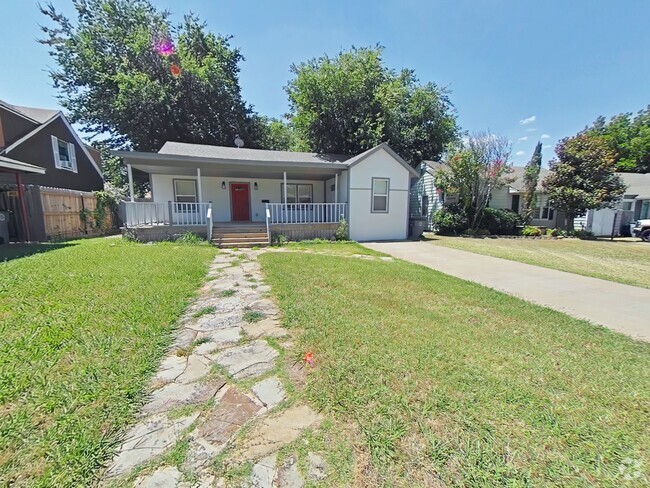 Building Photo - 1720 NW Cherry Ave Rental